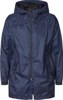 Sch&uuml;tzt bei schlechtem Wetter und ist auch noch gut f&uuml;r die Umwelt. Die Regenjacke besteht aus recyceltem Polyester. (Foto &copy; KANSAS GmbH)