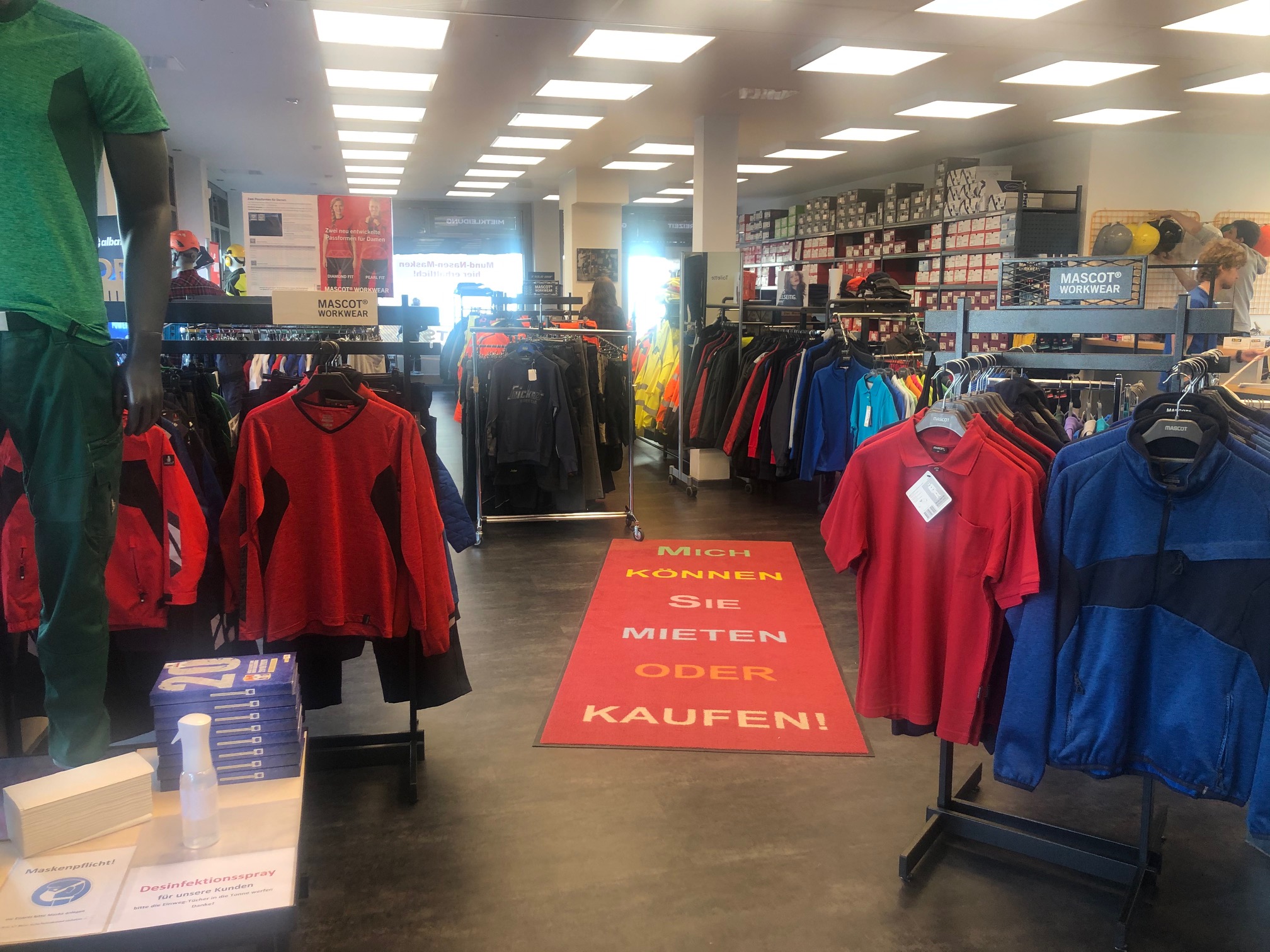 Die neue Decke und der neue Boden passen gut zusammen. (Foto &copy; Paolo Reupke)